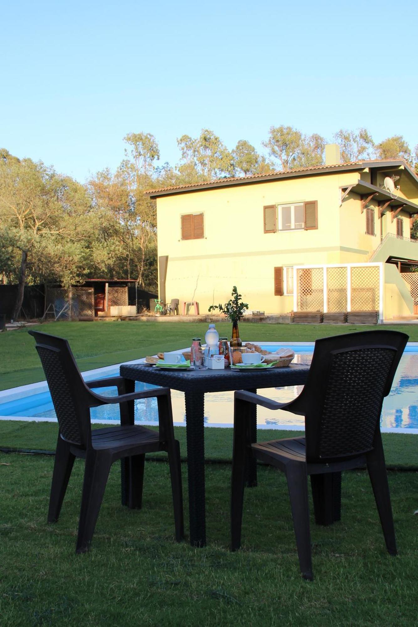 Country & Beach B&B Capoterra Bagian luar foto