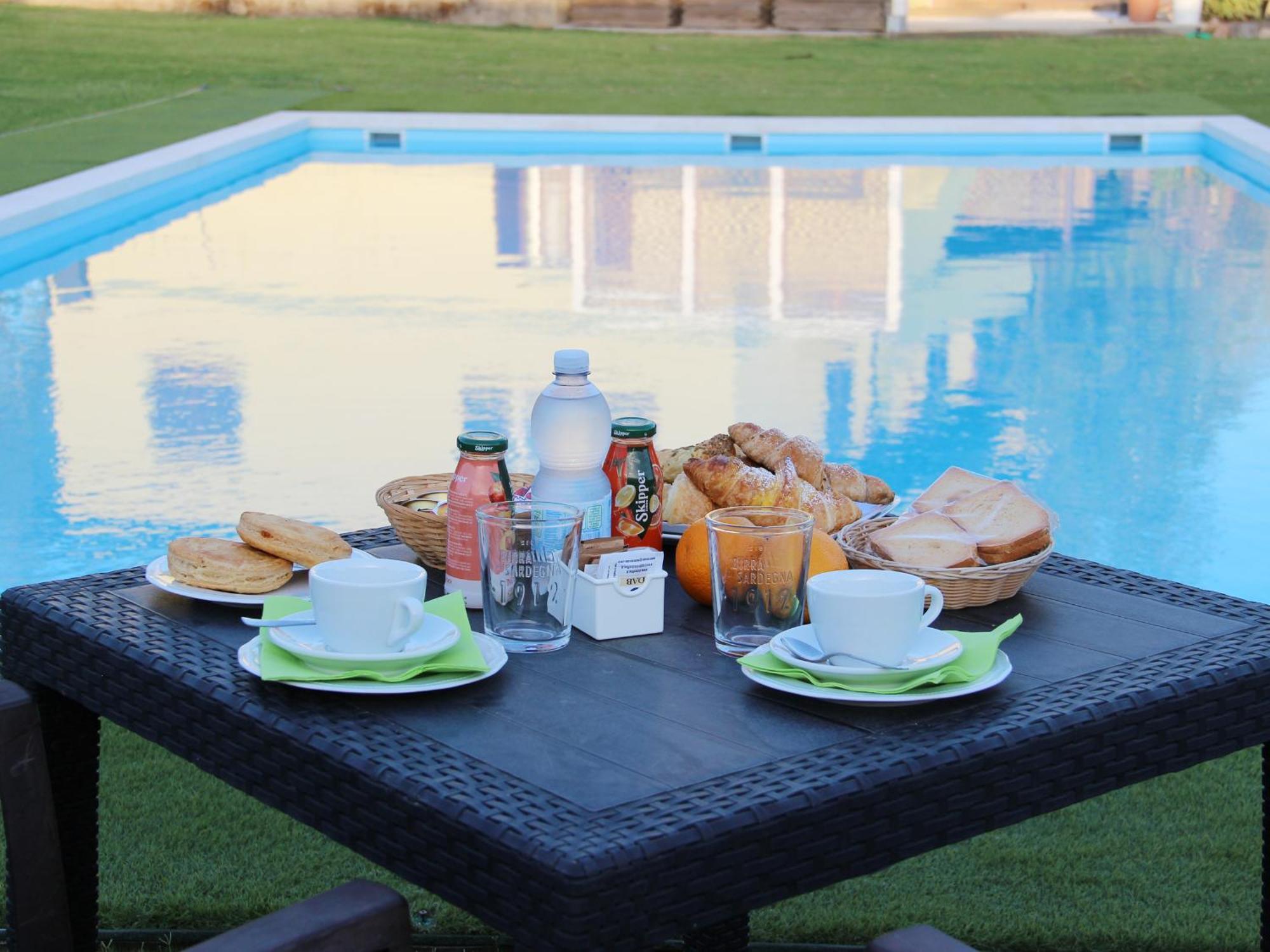 Country & Beach B&B Capoterra Bagian luar foto